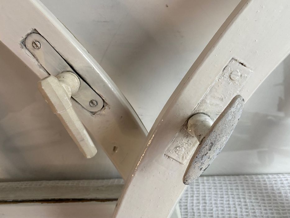 Stare drewniane skrzydła okienne łukowe