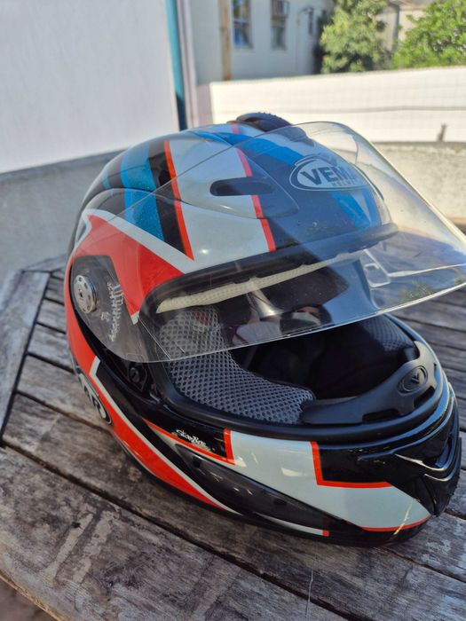 Capacete mota marca Vemar