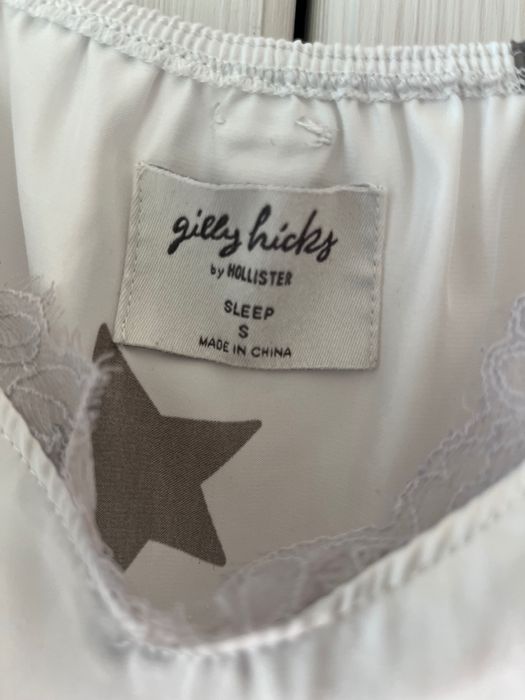 Biała piżamka kombinezon w gwiazdki satynowa Gilly Hicks 36 S
