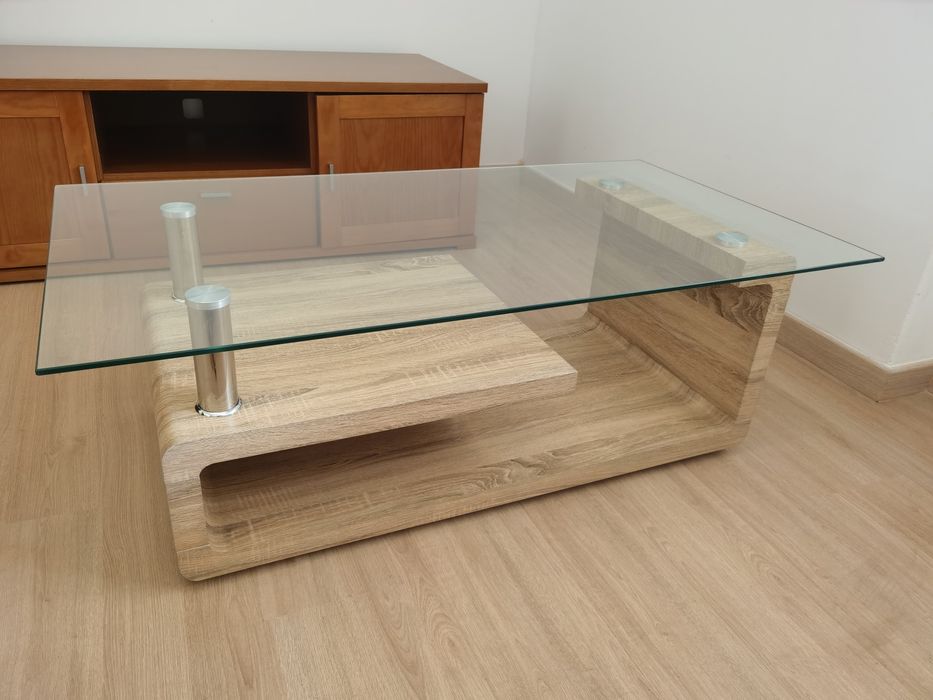 Mesa de centro em vidro e madeira – nova