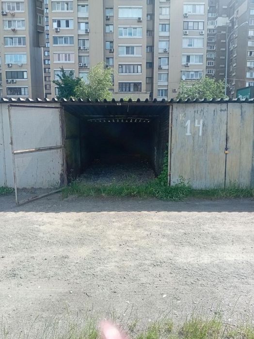 Оренда паркування під  навісом  вул. Ямська, 17