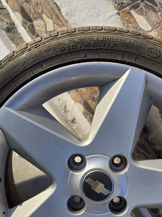 Колеса в зборі R17: диски 7J 4x114.3 ET49 DIA56.6 + Goodyear 215/45R17