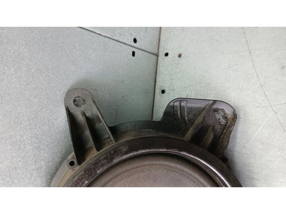 głośnik lewy przód volvo v70 ii 2.4d5 04r 30679496
