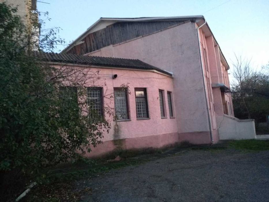 Продаж будівлі площею 810 кв / м