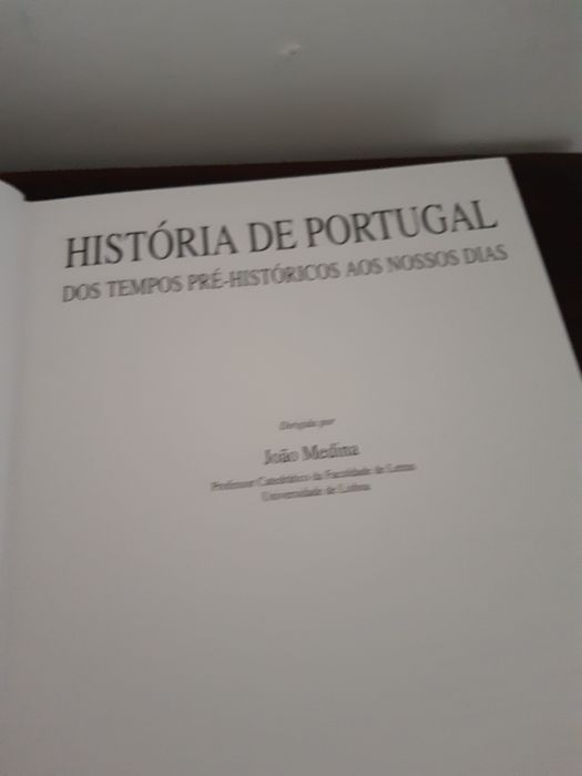 Varios livros : 2 livros de história  novos , 4 livros de colecção + 1