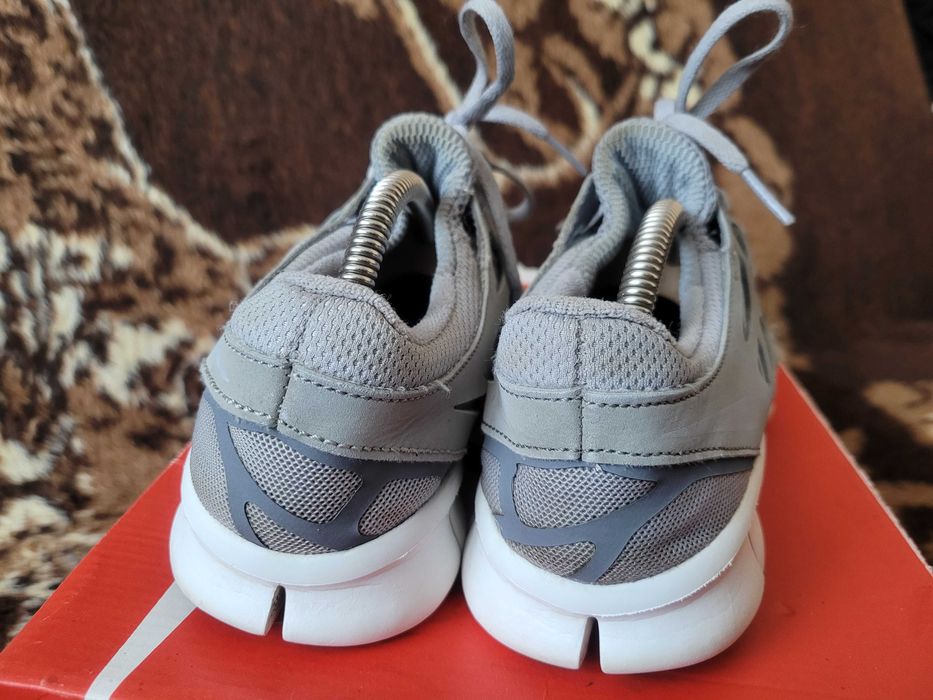 Ekstra lekkie sportowe buty do biegania Nike Run Free 2 r.38,5