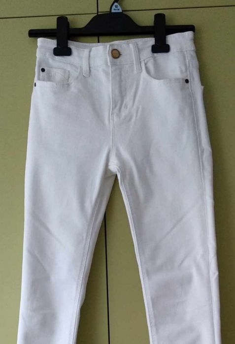 Białe jeansy skinny low waist Stradivarius XS