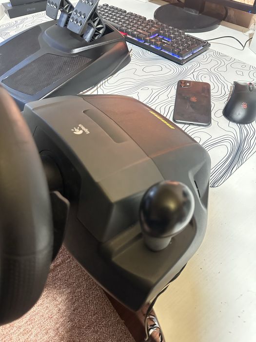 Продам Игровой Руль Logitech Momo Racing