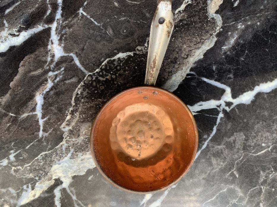 Ступа, лотки эмМедные ковши формы ножницы .щипцы, овощечтстки, лопатка