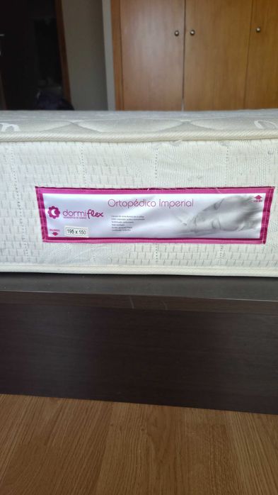 Cama de casal com colchão 150x 195
