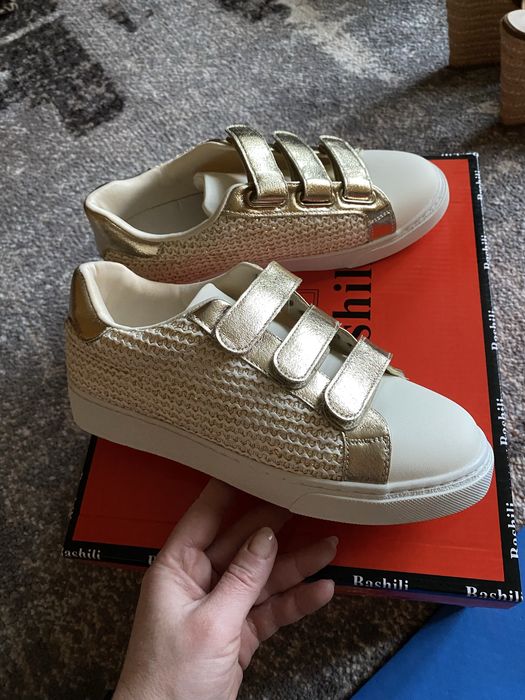 Продам новые макасины