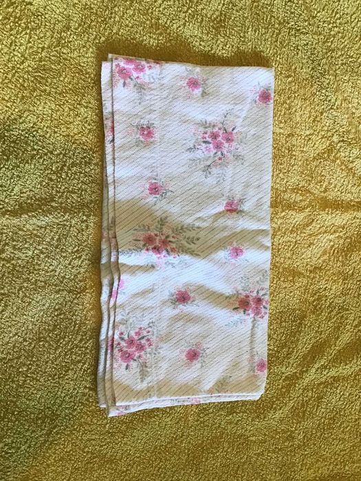 2 fronhas flanela brancas com flores rosas