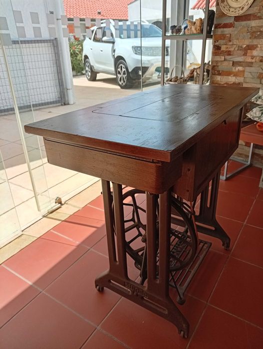 Máquina de costura Singer antiga