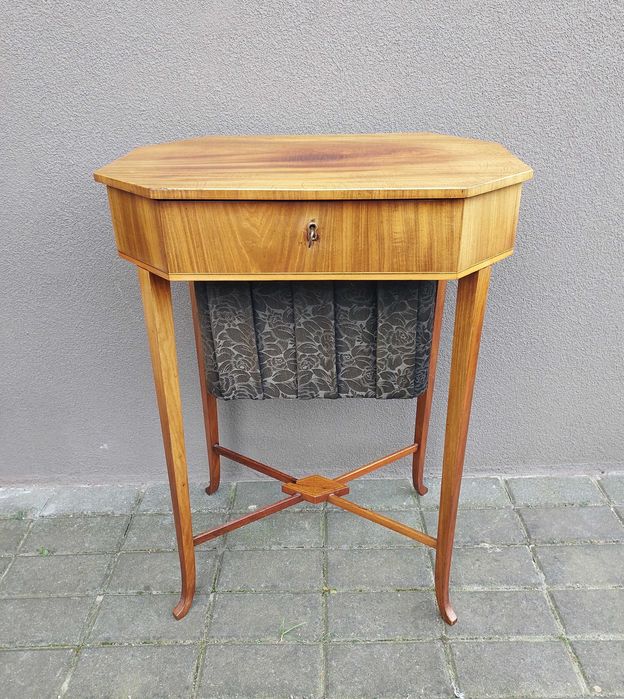 Stary finezyjny stolik niciak secesja mahoń  D096