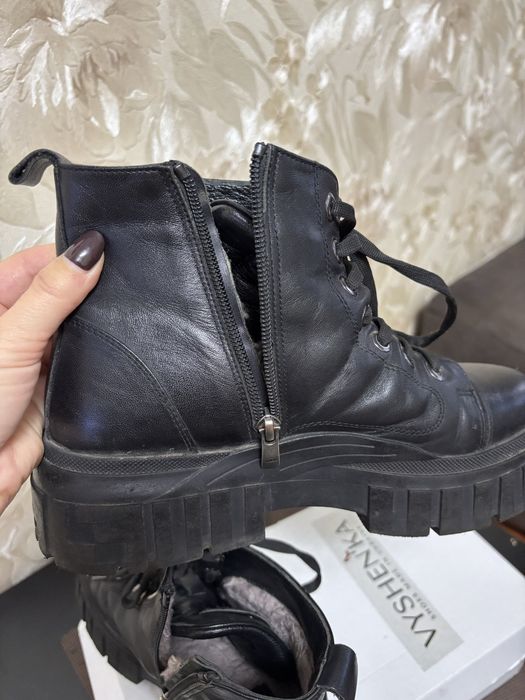 Продам жіночі шкіряні ботинки