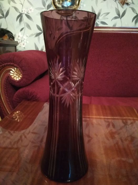 Цветная хрустальная ваза.