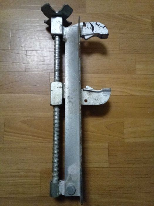 Стяжка, опалубний замок.