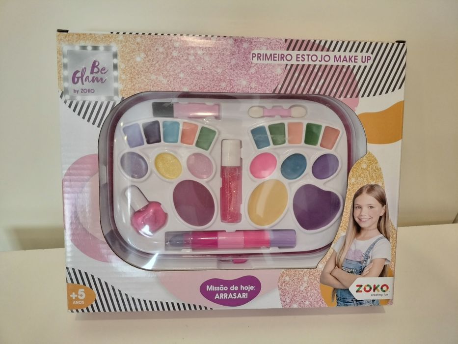 Primeiro Estojo de maquiagem com verniz