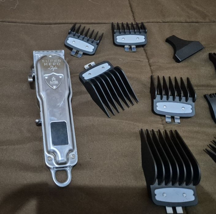 Máquina de Cortar Cabelo Profissional Digital + Kit Completo