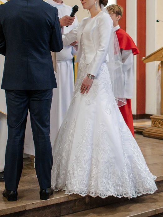 Elegancka suknia ślubna w rozmiarze 36
