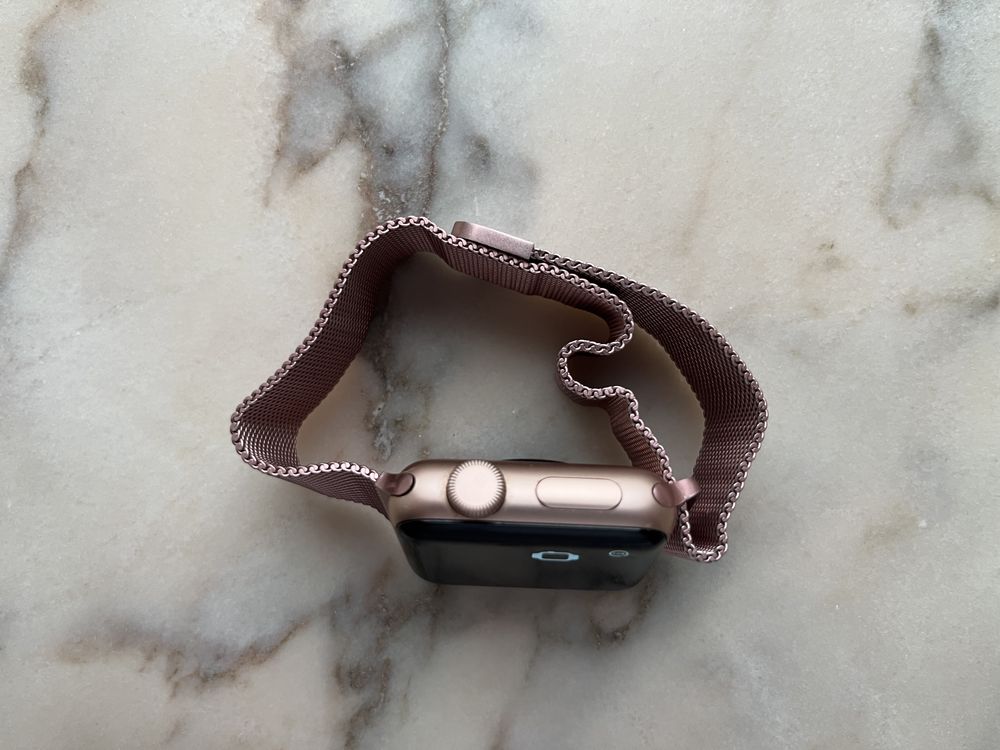 Apple Watch series 3 38mm Rose gold 1 200 Olx