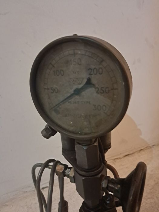 Máquina de testar e calibrar lnjectores lijeiros e pesados