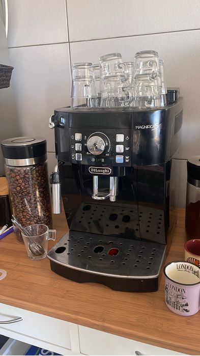 Máquina de Café Automática Delonghi Magnífica S – Oferta Imperdível!