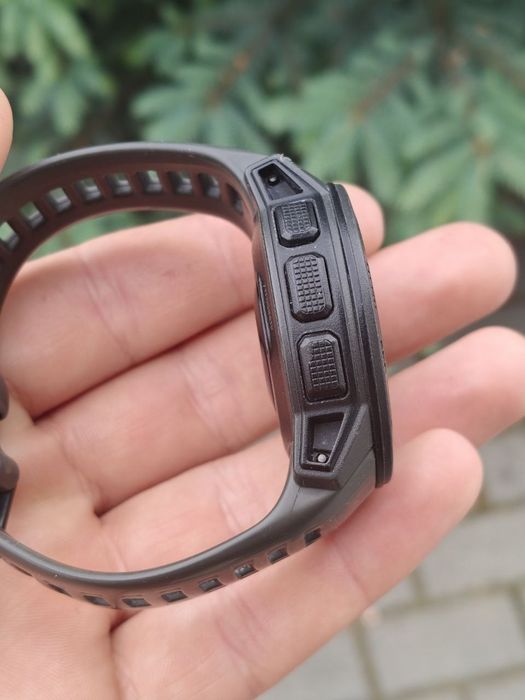 Garmin instinct дефект