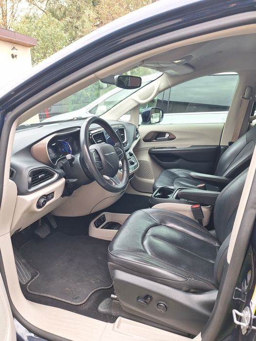 WYNAJEM  7 osobowy Chrysler Pacifica PREMIUM 3.6 V6