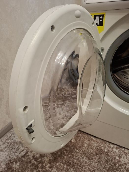 Пральна машина  zanussi ZWSE6100V 5кг