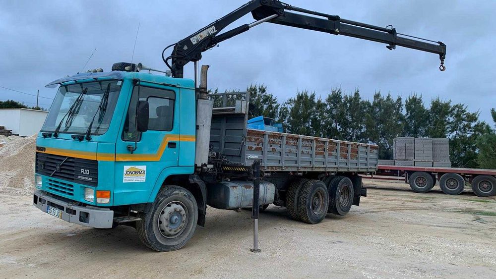 Camião Volvo FL10 c/grua HIAB e báscula bilateral