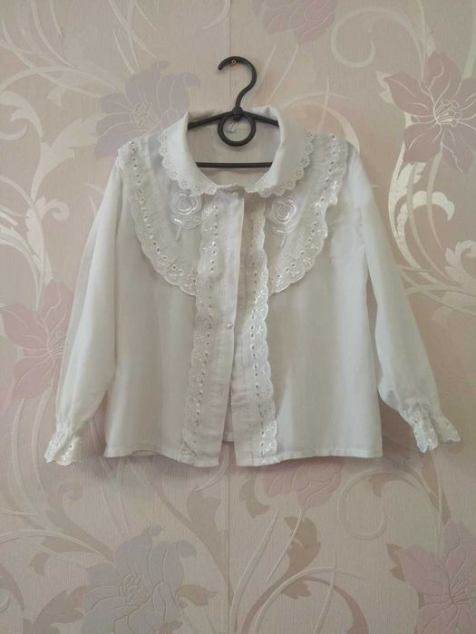 Шкільні блузки для дівчаток