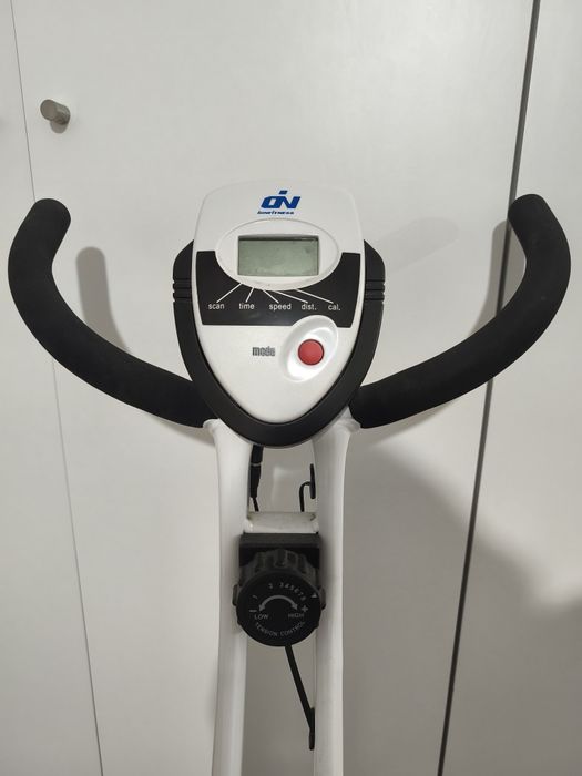 Bicicleta estática dobrável
