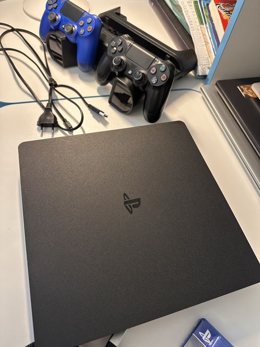 Sony PlayStation 4 slim 1 T (PS4) + 2 джойстики + зарядка