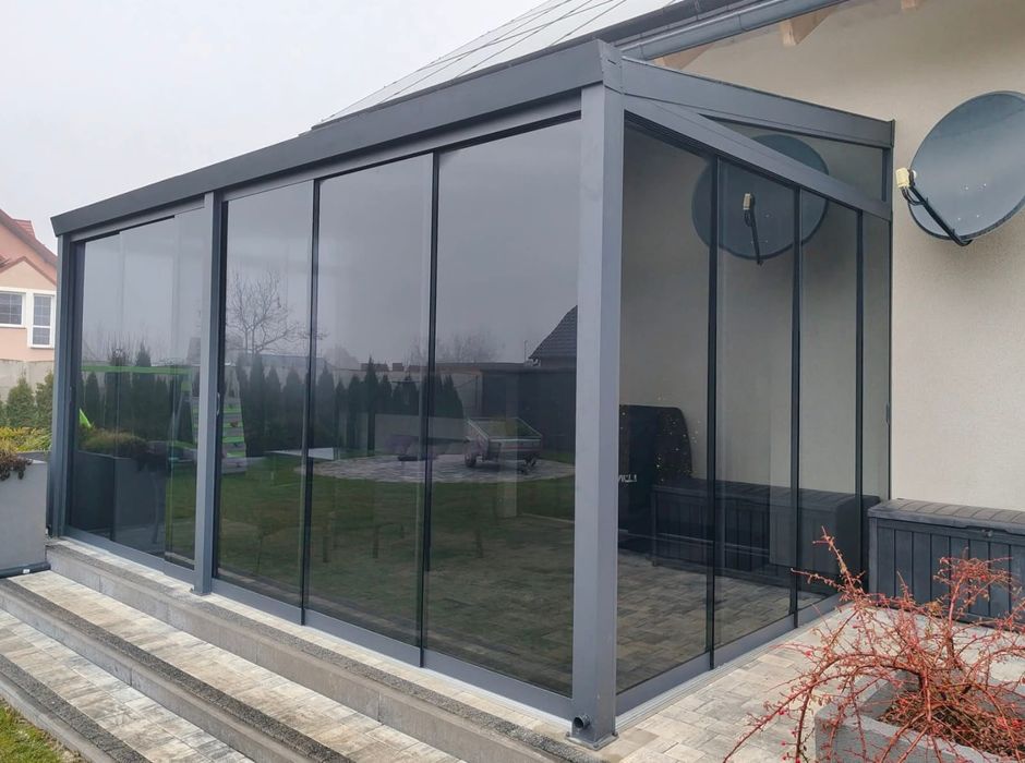 Eleganckie pergole ogrodowe – ogrody zimowe sezonowe
