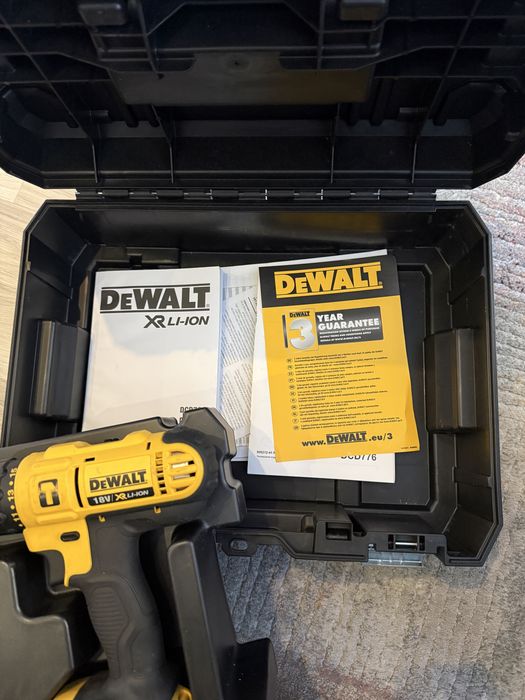 Wiertarko wkrętarka dewalt  DCD776 akumulatorem i ladowarka + walizka