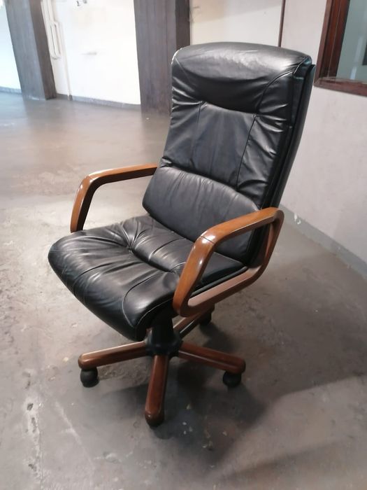 Cadeira de escritório.