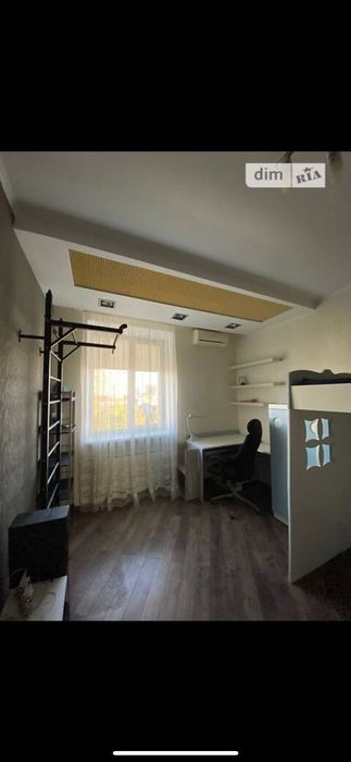 Продам дитячий гарнітур Ліжко, шафа, стіл.