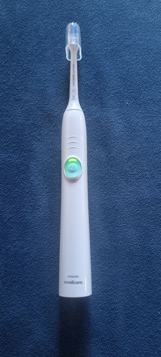 Zestaw Szczoteczka Philips Sonicare  Etui ładujące  + 2 końcówki nowa