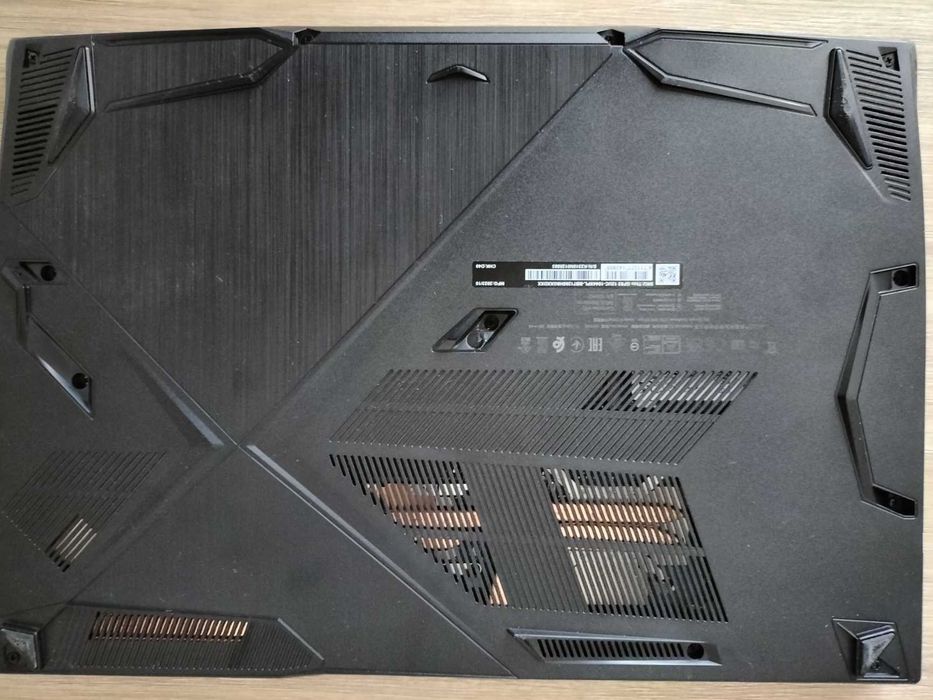 Laptop MSI Intel Core i7, 32 GB RAM, grafika 4 GB