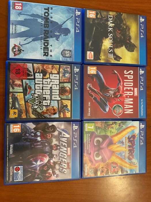 Playstation 4 Pro + 2 comandos + 6 jogos (Sem Caixa e Manuais)