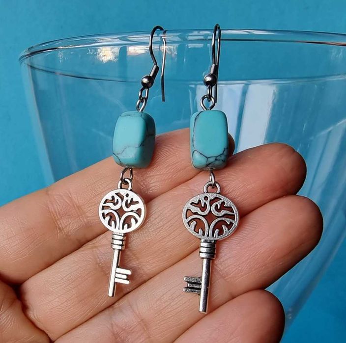 Brincos com Turquesa NOVOS