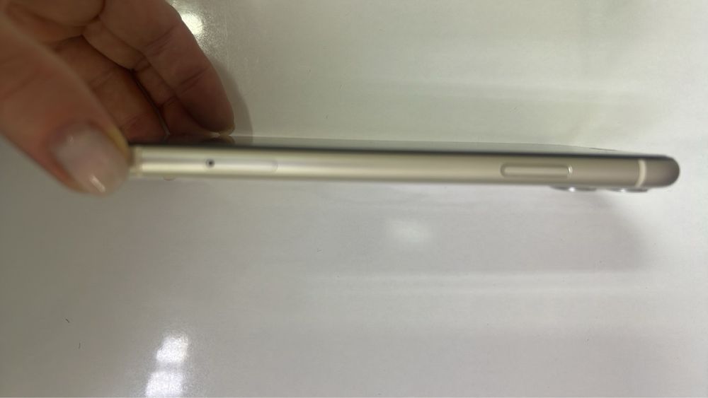 Продам iPhone 11