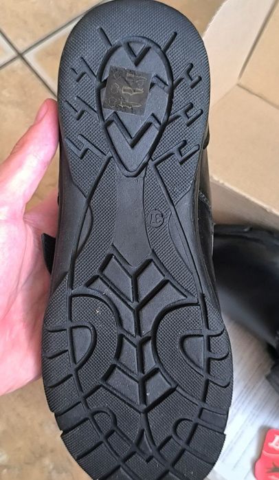 АБСОЛЮТНО НОВІ  Напівчеревики для хлопчика 37 розмір, чорні, для осені