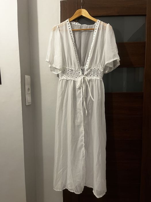 Narzutka dluga biala