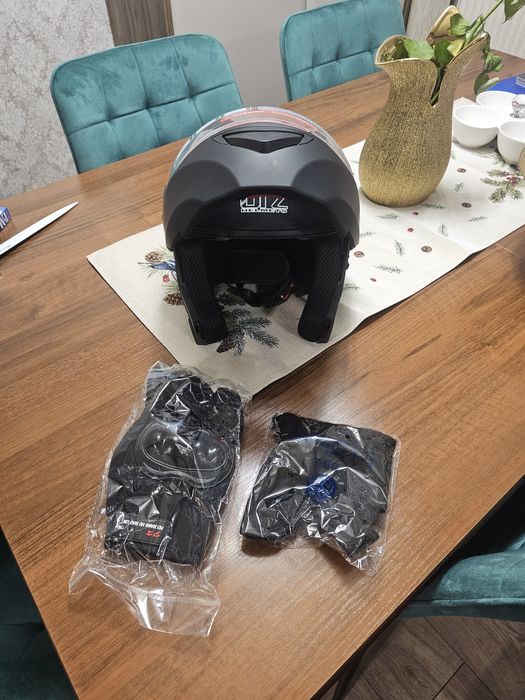 Kask szczekowy  HELMETS  plus relawica oraz kominiarke