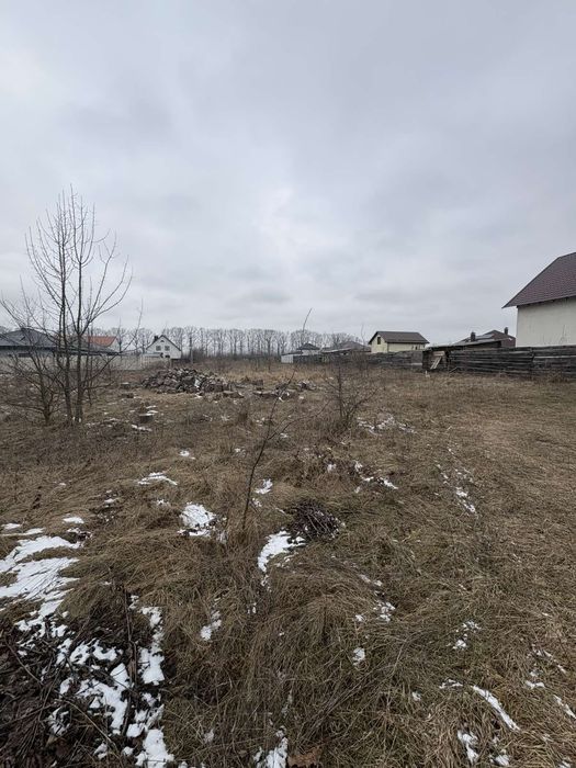 Земельна ділянка в Зарічанах