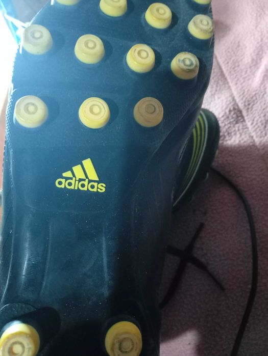 Chuteiras Adidas F10 amarelo e preto Multiground