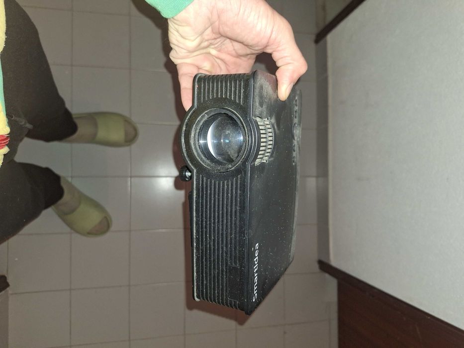 Projetor quase novo com comando e colunas encorpados