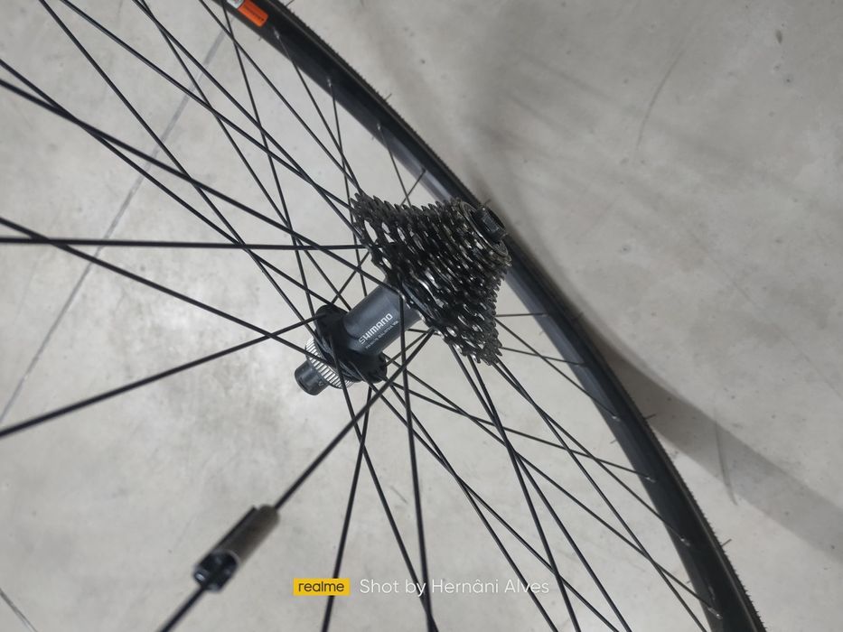 Roda traseira bicicleta com cubo SLX e cassete Shimano 105 10v